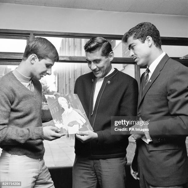 Mexico's Enrique Borja, Antonio Carbajal and Enrique Cisneros admire a photograph of Queen Elizabeth II