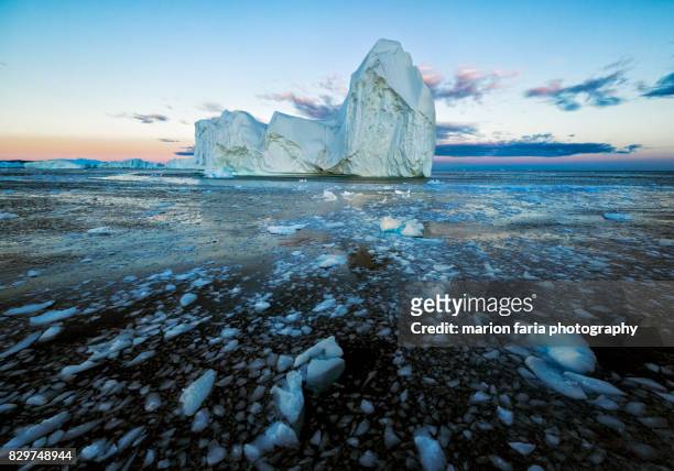 fragmented - fiorde de gelo de ilulissat imagens e fotografias de stock