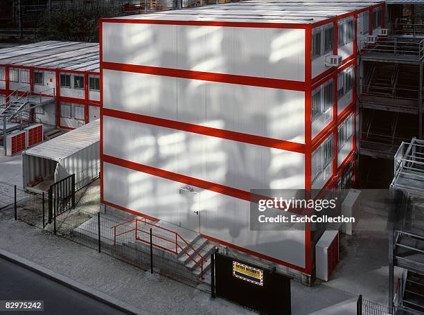 sunlight hitting mobile portable buildings at site. - temporary office stock pictures, royalty-free photos & images