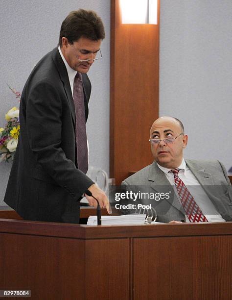 Attorney for O.J. Simpson, Yale Galanter, cross examines Charles Ehrlich, prosecution witness and onetime co-defendant,) during the O.J. Simpson...