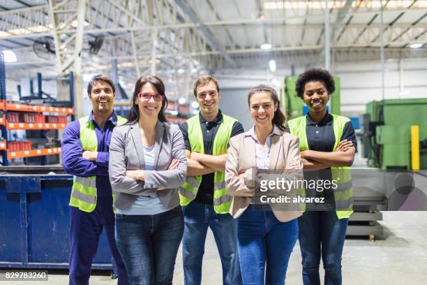 portrait of staff at distribution warehouse - cinco pessoas imagens e fotografias de stock