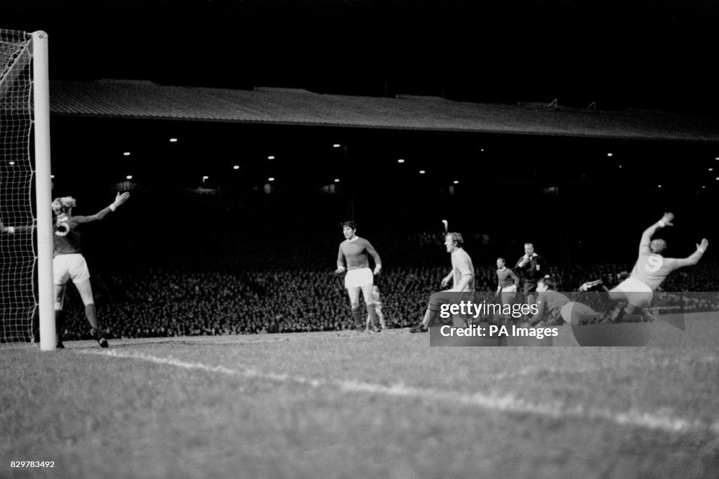 Soccer - Football League Cup - Semi Final Second Leg - Manchester United v Manchester City