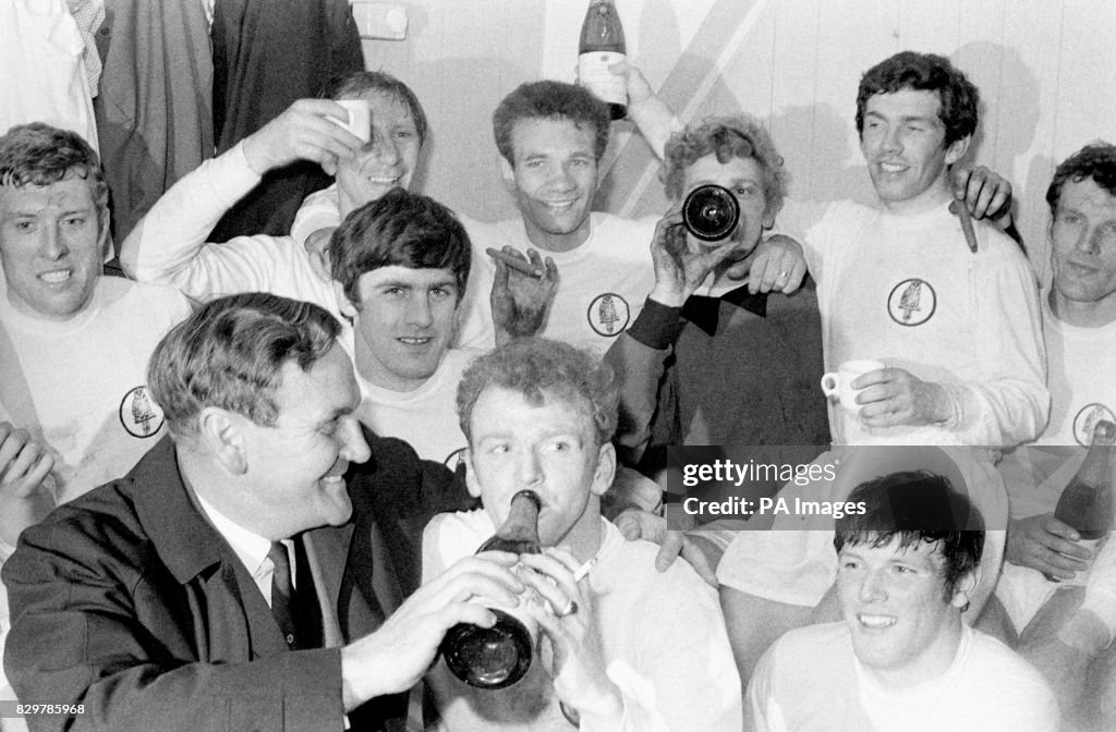 Soccer - Football League Division One - Liverpool v Leeds United