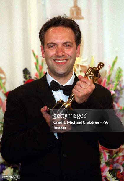 British director, Sam Mendes with his Oscar for Best Director which he won for his film American Beauty