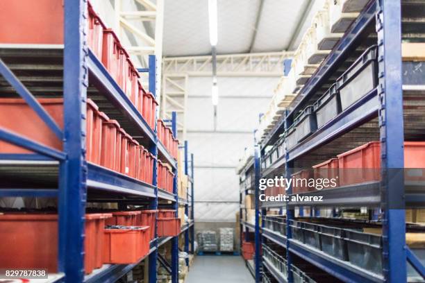 interior do armazém industrial - industrial storage bins - fotografias e filmes do acervo