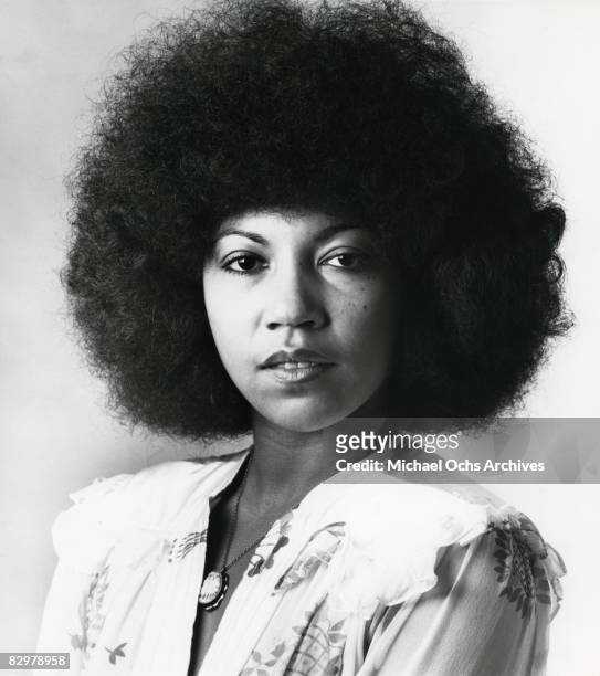 British singer Linda Lewis poses for a portrait in 1973 in England. This photo was released to promote her album "Fathoms Deep".