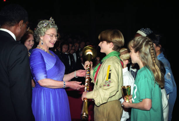 the-queen-receives-the-commonwealth-mace-and-goblet-from-children-of-the-commonwealth-during.jpg