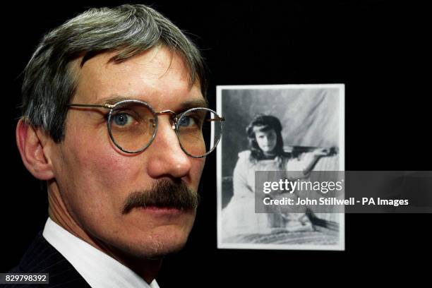 British Forensics 28 Dr John Gill Stock Photos, High-Res Pictures, and Images - Getty Images