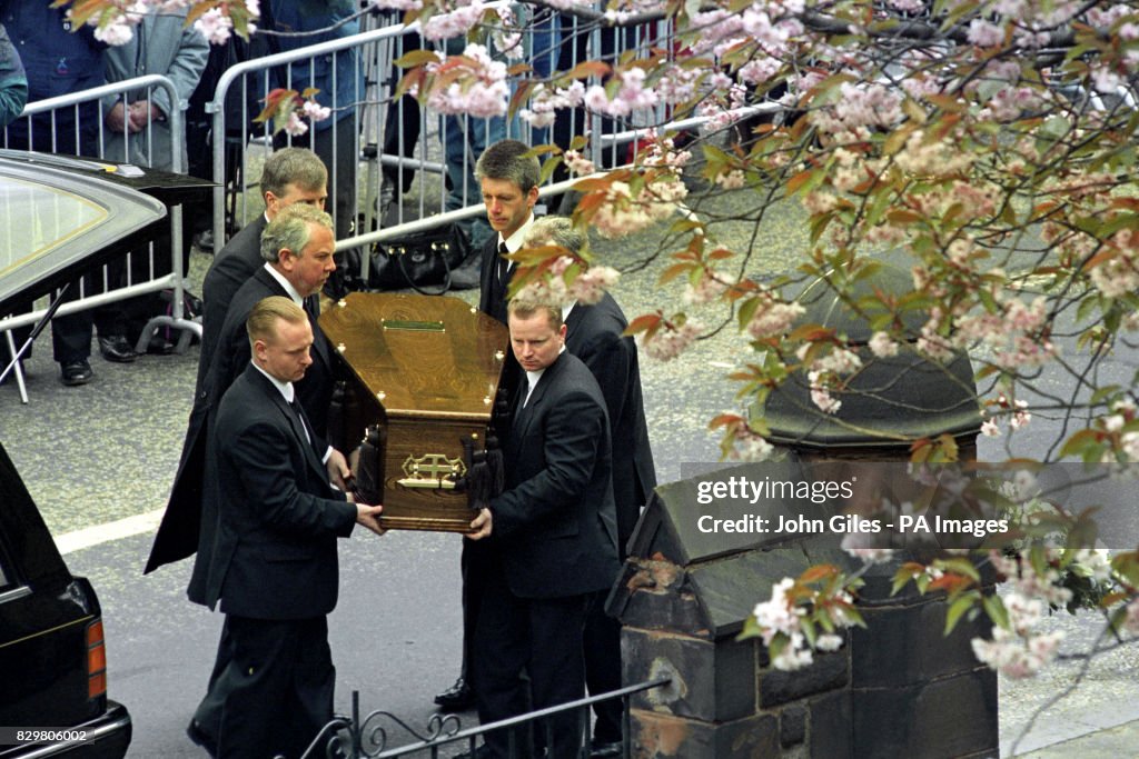 JOHN SMITH'S COFFIN IS CARRIED