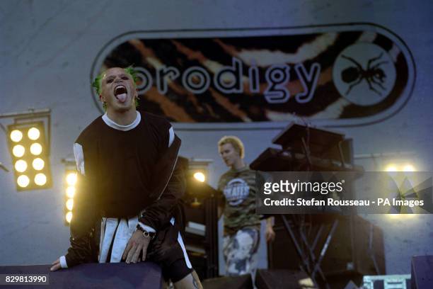 KEITH FLINT OF DANCE ACT, THE PRODIGY, PERFORMS ON STAGE DURING THE OASIS KNEBWORTH PARK CONCERT. SONGWRITER LIAM HOWLETT IN BKGRND.