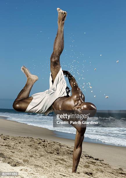 man on beach - handstand beach photos et images de collection