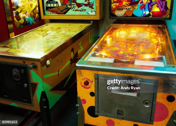 vintage pinball machines in arcade - amusement arcade stock pictures, royalty-free photos & images