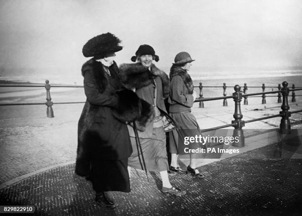 THE QUEEN OF HOLLAND WITH PRINCESS ALICE, COUNTESS OF ATHLONE, AND LADY MAY CAMBRIDGE ON THE BOULEVARD AT SCHEVENINGEN. DECEMBER 12TH 1923.