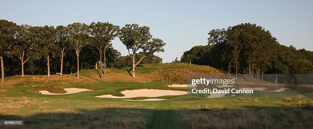 The par 3, 17th hole on the Black Course at Bethpage State Park ...