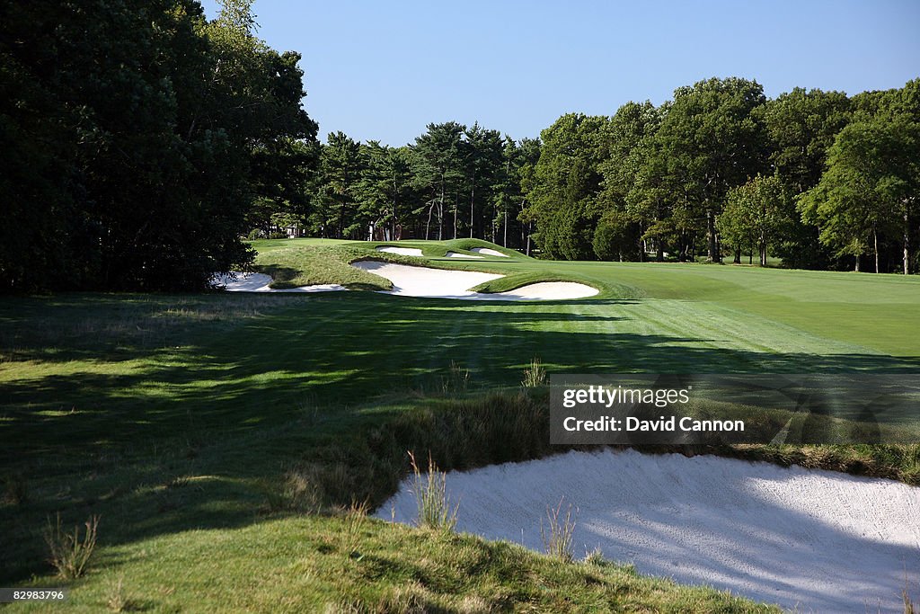 The par 5, 13th hole on the Black Course at Bethpage State Park ...
