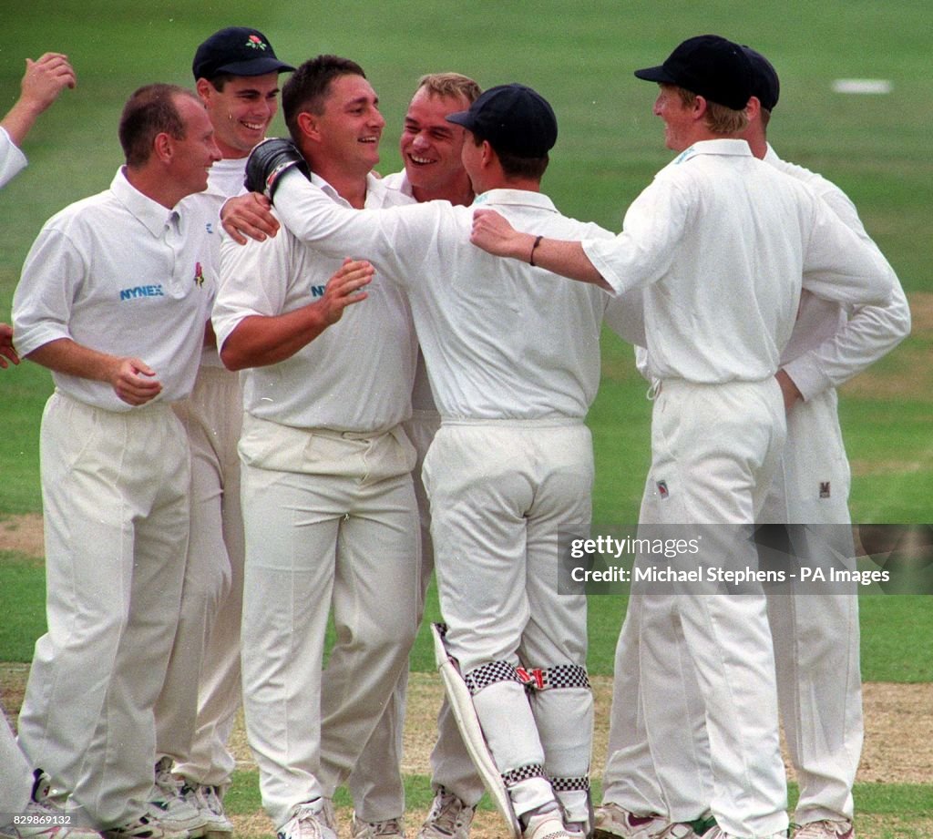 Cricket B&H Lancs celeb wicket