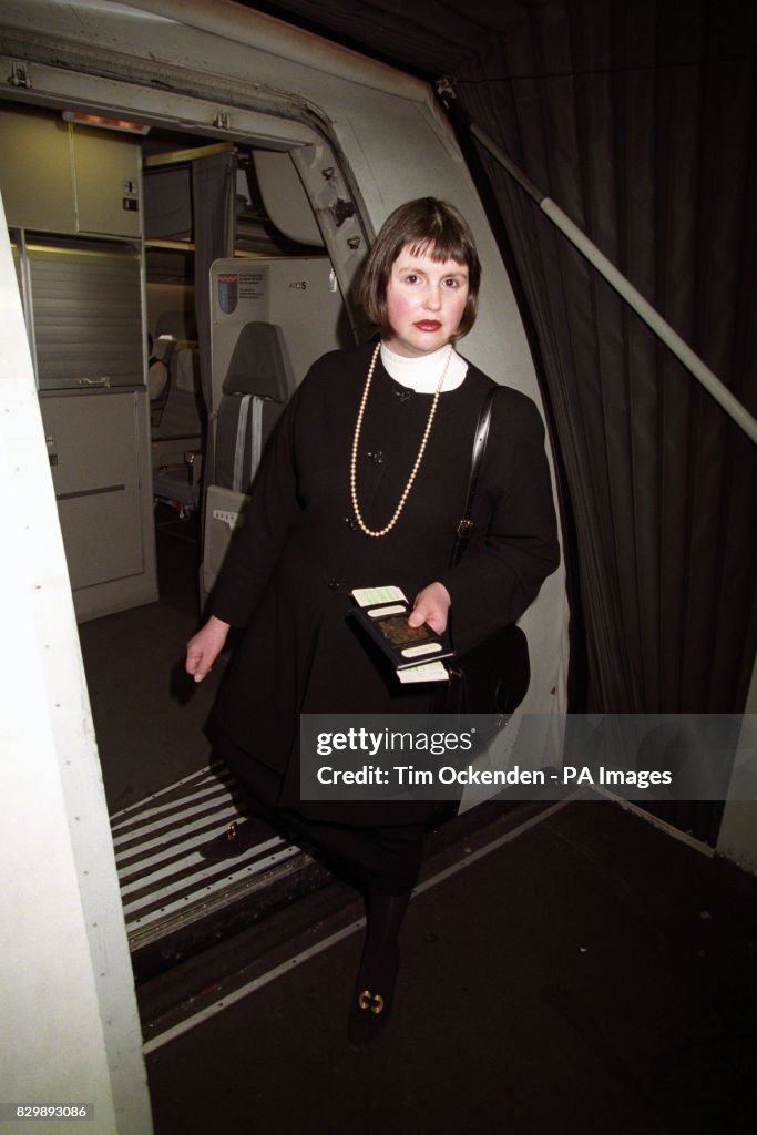 City 'Superwoman' Nicola Horlick boards a Lufthansa flight at Heathrow bound for Frankfurt today (Fri) following her resignation from her 1 million-a-year job with Morgan Grenfell Asset Management last night. See PA story CITY Horlick. Photo by Tim OckendenPA (Photo by Tim Ockenden - PA Images/PA Images via Getty Images)