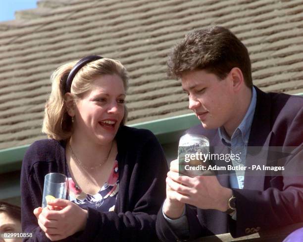 Elizabeth Major 97 1997 London Marathon Photos & High Res Pictures - Getty Images