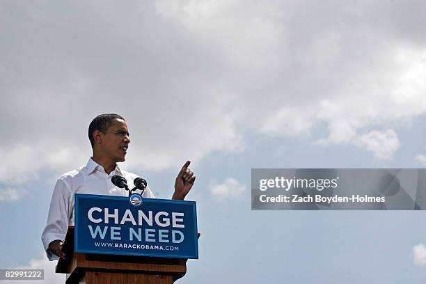 Democratic Presidential nominee Barack Obama speaks to an estimated crowed of 11,000 September 24, 2008 at Knology Park in Dunedin Florida. Obama is...