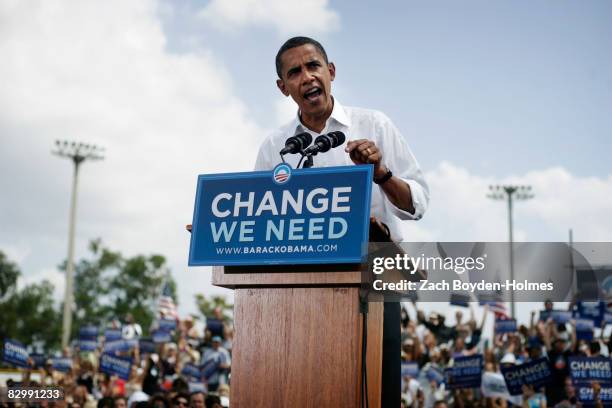 Democratic Presidential nominee Barack Obama speaks to an estimated crowed of 11,000 September 24, 2008 at Knology Park in Dunedin Florida. Obama is...