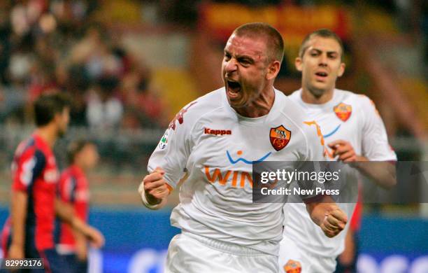 Daniele De Rossi of Roma celebrates scoring during the Serie A match between Genoa and Roma at the Stadio Marazzi on September 24, 2008 in Genova,...