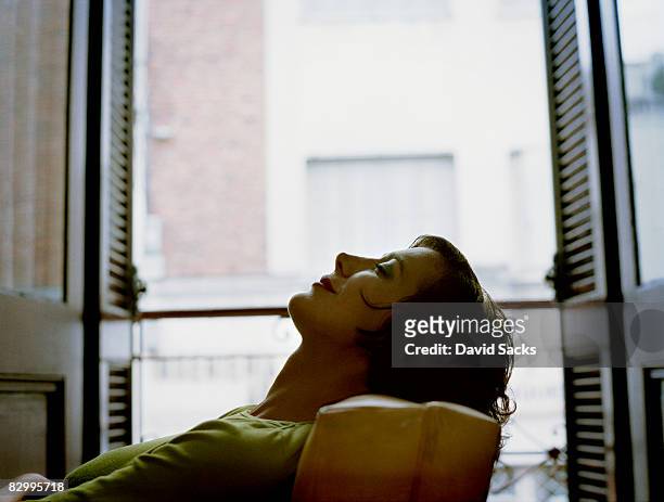 woman in chair - sognare ad occhi aperti foto e immagini stock