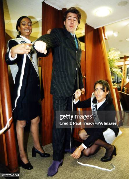 3/10/97 : TV PRESENTER JONATHAN ROSS IS MEASURED UP AT THE REGENT STREET AUSTIN REED STORE TO LAUNCH "SUIT EXCHANGE FORTNIGHT". PHOTO BY PAUL TRACY.