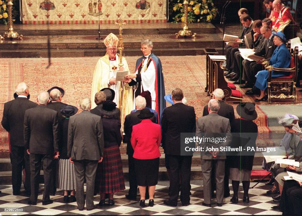 Golden Wedding service couples