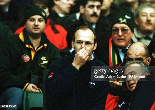 England Manager Clive Woodward reacts during the second half of the Nike International at Twickenham, today against South Africa. Photo by Adam...