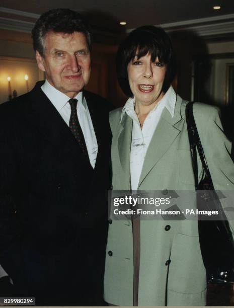 ACTRESS FRANCES DE LA TOUR WITH AN UN-IDENTIFIED COMPANION