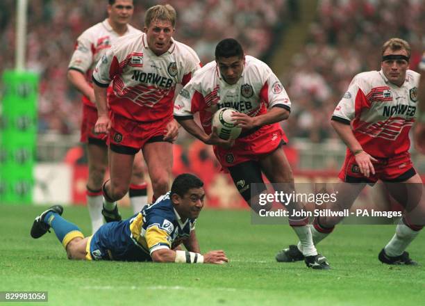 Frano Botica Rugby Martin Hall Rugby League Photos and Premium High Res Pictures - Getty ...