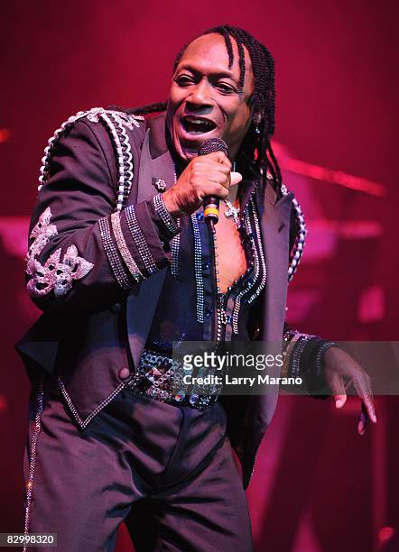 Singer Walter Orange of the Commodores performs at Hard Rock Live at the Seminole Hard Rock Hotel And Casino on September 23, 2008 in Hollywood,...