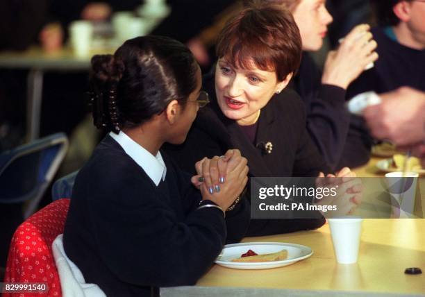 Health Minister Tessa Jowell visits the breakfast club at Whitefield School in Cricklewood NW2 this morning . Photo by Neil Munns.