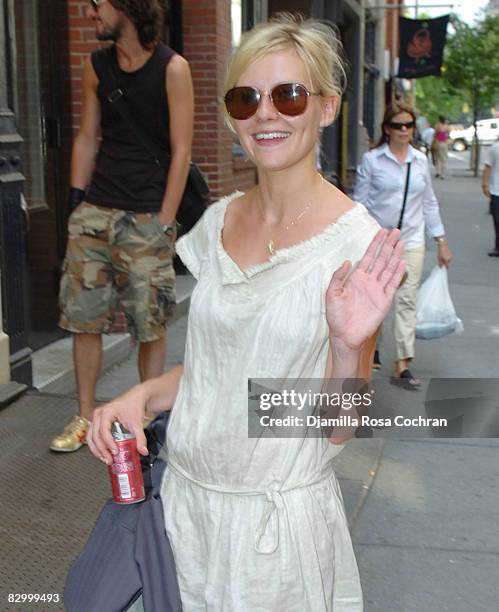 Kirsten Dunst 2005 Photos and Premium High Res Pictures - Getty Images