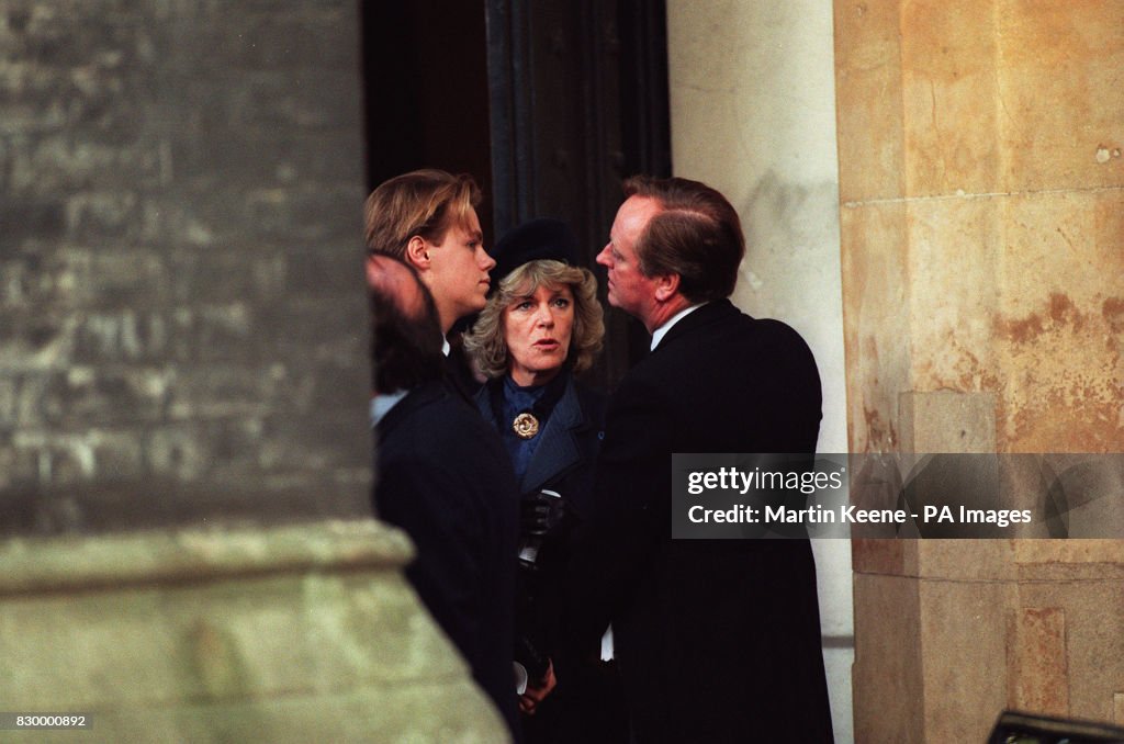 PA NEWS PHOTO 6/10/94  CAMILLA AND ANDREW PARKER-BOWLES WITH THEIR SON TOM AT ST. PAUL'S CHURCH IN KNIGHTSBRIDGE, LONDON TO ATTEND THE MEMORIAL SERVICE OF HER MOTHER ROSALIND SHAND WHO DIED AGED 73 YEARS OLD   (Photo by Martin Keene - PA Images/PA Images via Getty Images)