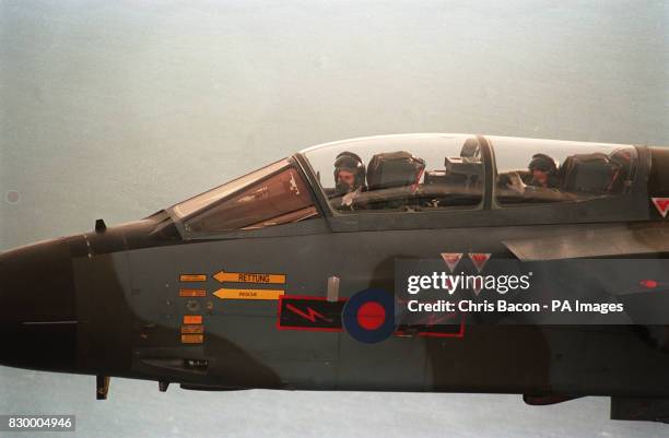 PA NEWS PHOTO 21/2/95 FLIGHT LIEUTENANT JO SALTER FROM BOURNEMOUTH OF 617 SQAUDRON AT RAF LOSSIEMOUTH, SCOTLAND. THE FIRST "COMBAT READY FEMALE...