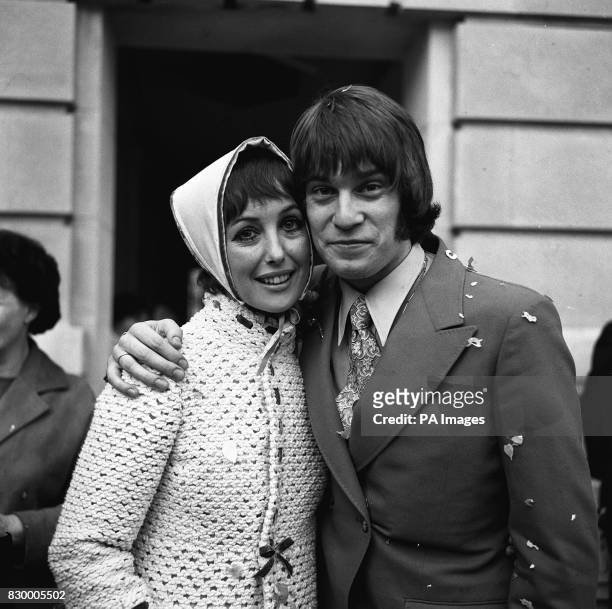 PA NEWS PHOTO 10/10/69 ACTRESS UNA STUBBS WITH HER BRIDEGROOM NICKY HENSON AFTER THEIR MARRIAGE AT WANDSWORTH TOWN, LONDON