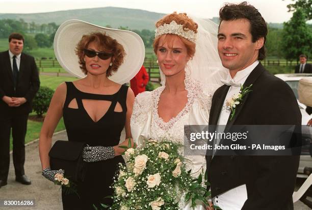 PA NEWS PHOTO 5/6/91 BRIDE REBECCA TRUEMAN AND HER HUSBAND DAMON, AT THEIR WEDDING WITH HIS MOTHER RAQUEL WELCH AT BOLTON ABBEY AFTER THE BLESSING...