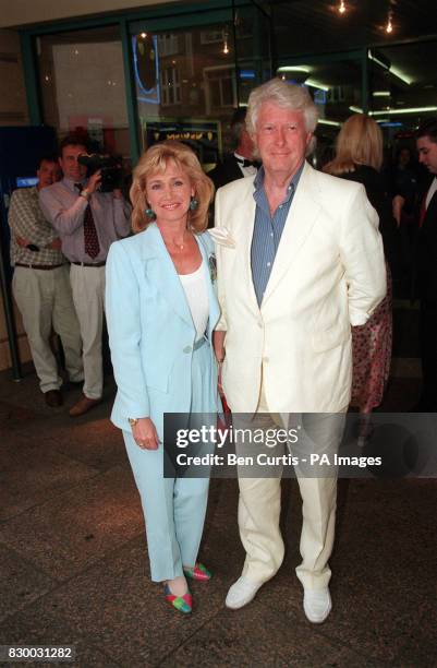 PA NEWS PHOTO 24/6/98 JAN LEEMING ARRIVES FOR THE CHARITY PREMIERE OF 'GIRLS NIGHT' IN LEICESTER SQUARE, LONDON. THE FILM WAS WRITTEN BY KAY MELLOR...