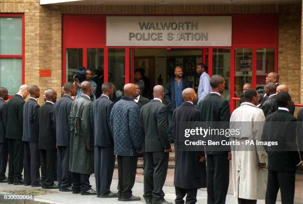 PA NEWS 29/6/98 MEMBERS OF THE NATION OF ISLAM SURROUND WALWORTH POLICE STATION IN PROTEST AT THE ARREST OF TWO OF THEIR MEMBERS AT THE STEPHEN...
