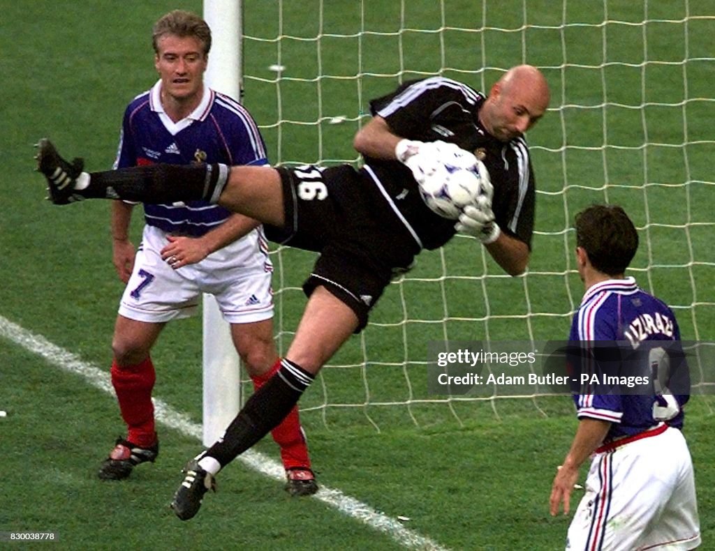Fabien BARTHEZ - - France 98 / Selection Mondiale - Celebration Des News Photo Fabien BARTHEZ - - France 98 / Selection Mondiale - Celebration Des News Photo