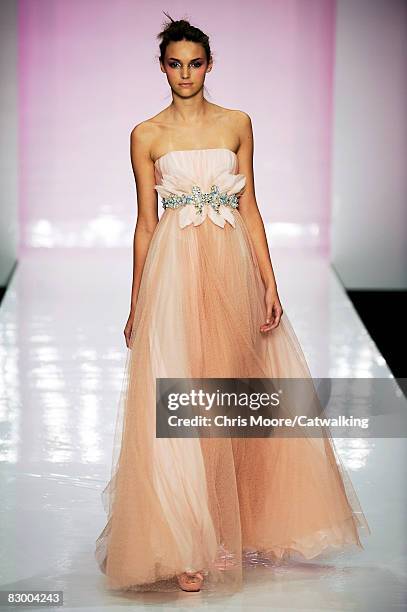 7,360 Jenny Packham Runway Photos and Premium High Res Pictures - Getty Images 7,360 Jenny Packham Runway Photos and Premium High Res Pictures - Getty Images