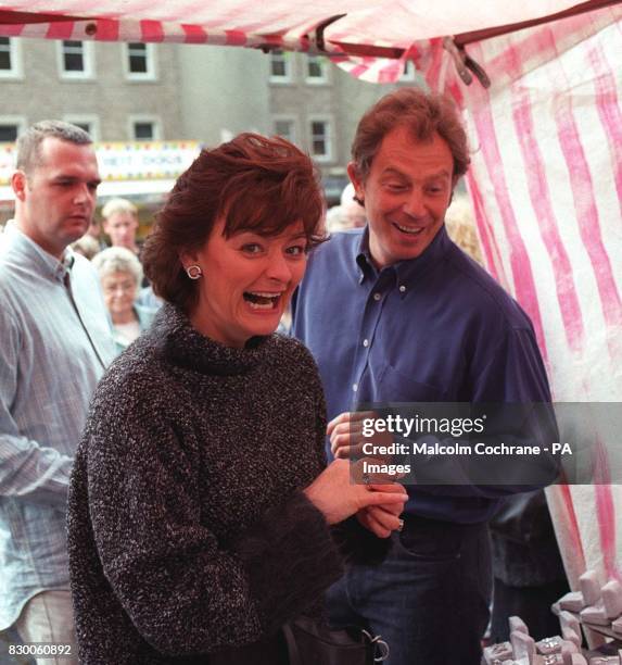 Prime Minister Tony Blair and wife Cherie chose a ring for Cherie on walkabout in the Grassmarket, Edinburgh today . Photo by Malcolm Cochrane PA...