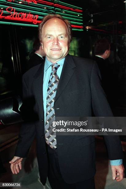 CLIVE ANDERSON AT THE UK PREMIERE OF STEVEN SPIELBERG'S LATEST FILM 'SAVING PRIVATE RYAN' AT THE EMPIRE IN LONDON'S LEICESTER SQUARE.