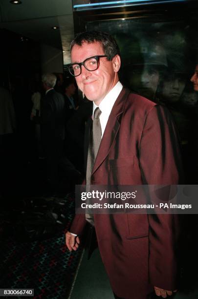 GRIFF RHYS JONES AT THE UK PREMIERE OF STEVEN SPIELBERG'S LATEST FILM 'SAVING PRIVATE RYAN' AT THE EMPIRE IN LONDON'S LEICESTER SQUARE.