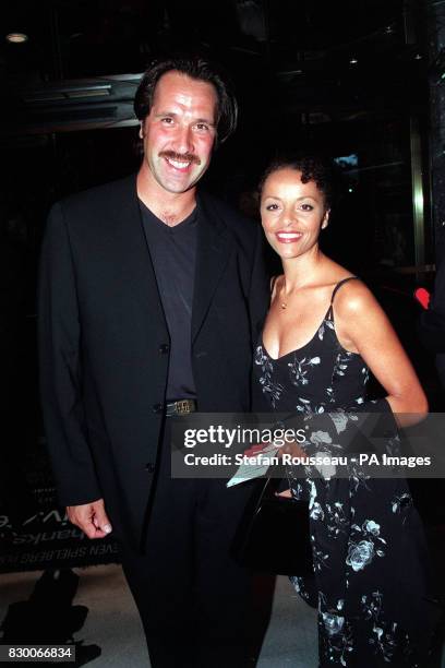ARSENAL AND ENGLAND GOALKEEPER DAIVD SEAMAN AND HIS WIFE DEBBIE AT THE UK PREMIERE OF STEVEN SPIELBERG'S LATEST FILM 'SAVING PRIVATE RYAN' AT THE...