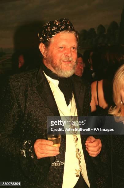 PA NEWS PHOTO 29/9/98 THE MARQUIS OF BATH ATTENDS A GALA PERFORMANCE BY THE CITY BALLET OF LONDON AT THE GROSVENOR HOUSE HOTEL.