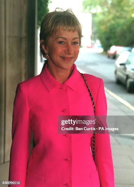 PA NEWS PHOTO 5/11/98 ACTRESS HELEN MIRREN AT THE CHAMPION CHILDREN AWARDS, HELD AT THE SAVOY HOTEL IN LONDON.