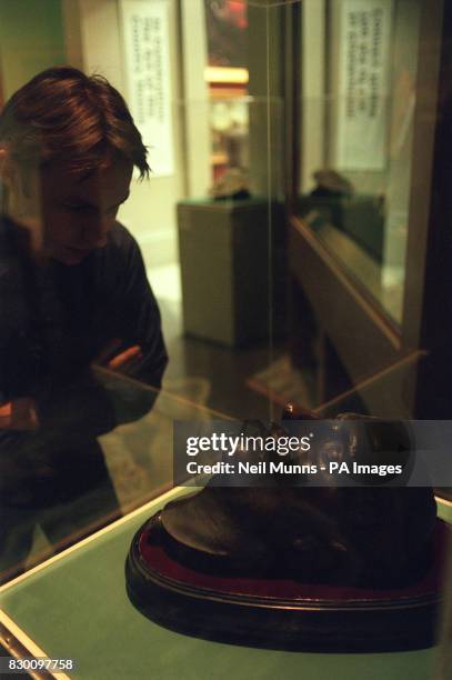 Member of the public viewing the 1833 Death Mask of Napoleon at the Tate Gallery in London. The curiousity is part of an exhibition titled 'In...