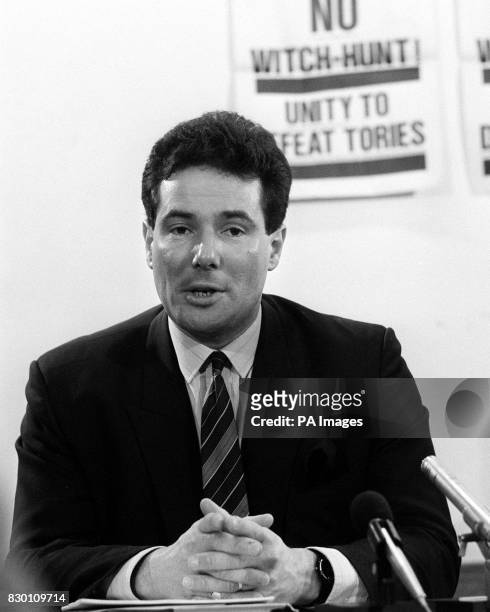 PA NEWS PHOTO 25/2/86 DEREK HATTON AT A PRESS CONFERENCE BEFORE THE MAIN MILITANT MASS MEETING "NO WITCH HUNT-EXPEL THE TORIES" AT FRIENDS MEETING...